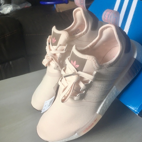 BRAND NEW Womens Adidas NMD_R1 - Picture 2 of 9